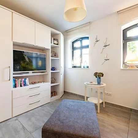 Traumblick Rugen- Gemutliches Mit Traumhaftem Meerblick, Kamin, Privater Sauna Und Schwimmbadnutzung