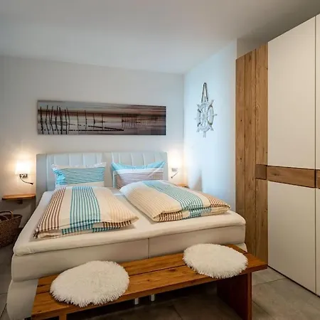 Traumblick Rugen- Gemutliches Mit Traumhaftem Meerblick, Kamin, Privater Sauna Und Schwimmbadnutzung * Alt Reddevitz