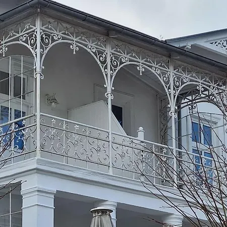 Traumblick Rugen- Gemutliches Mit Traumhaftem Meerblick, Kamin, Privater Sauna Und Schwimmbadnutzung Alt Reddevitz