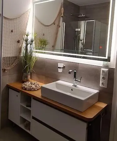 Traumblick Rugen- Gemutliches Mit Traumhaftem Meerblick, Kamin, Privater Sauna Und Schwimmbadnutzung * Alt Reddevitz