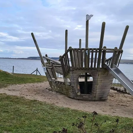 Traumblick Rugen- Gemutliches Mit Traumhaftem Meerblick, Kamin, Privater Sauna Und Schwimmbadnutzung アパート *