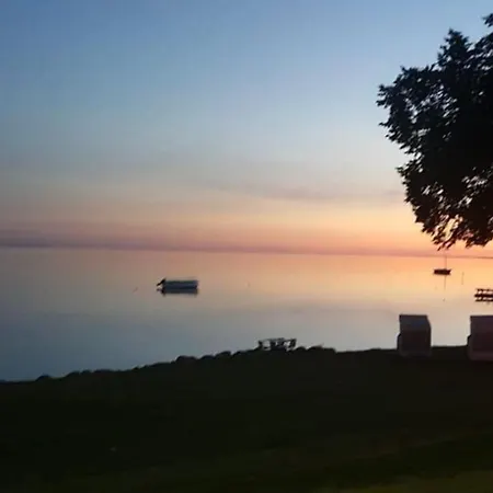 Traumblick Rugen- Gemutliches Mit Traumhaftem Meerblick, Kamin, Privater Sauna Und Schwimmbadnutzung * Alt Reddevitz