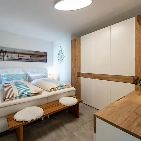 Traumblick Rugen- Gemutliches Mit Traumhaftem Meerblick, Kamin, Privater Sauna Und Schwimmbadnutzung アパート Alt Reddevitz