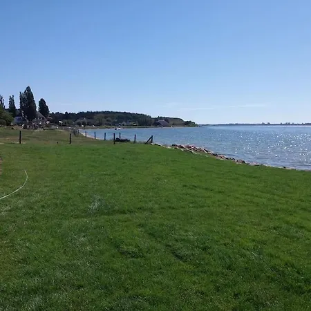 Traumblick Rugen- Gemutliches Mit Traumhaftem Meerblick, Kamin, Privater Sauna Und Schwimmbadnutzung Alt Reddevitz