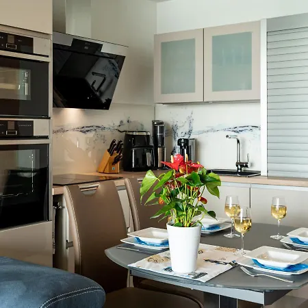 Traumblick Rugen- Gemutliches Mit Traumhaftem Meerblick, Kamin, Privater Sauna Und Schwimmbadnutzung アパート